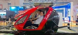 國內(nèi)首款載人無人機(jī)亮相，可在600米高空進(jìn)行消防作業(yè)