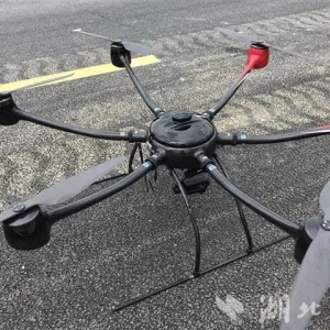 黃石特警啟用科衛(wèi)泰無人機(jī)巡堤：落雨不怕，大風(fēng)也不怕，最遠(yuǎn)能飛10公里 ...