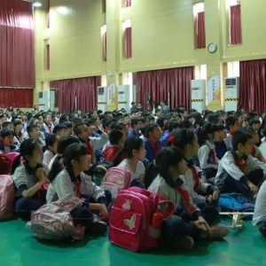 無(wú)人機(jī)“飛”進(jìn)校園，做一個(gè)熱愛(ài)科學(xué)的小飛俠