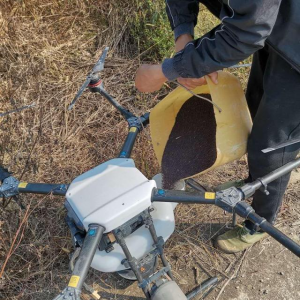 通山 無(wú)人機(jī)播種飛入尋常百姓家